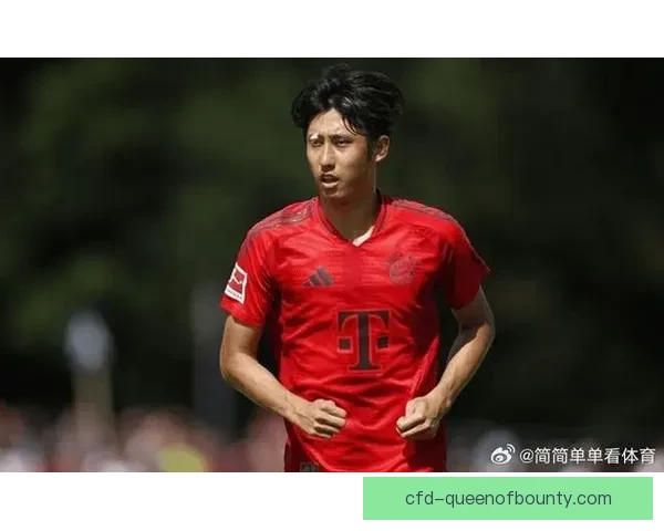 拜仁慕尼黑官宣签下日本新星边后卫伊藤洋辉
